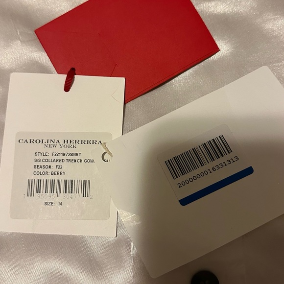 Carolina Herrera gown - Picture 5 of 10